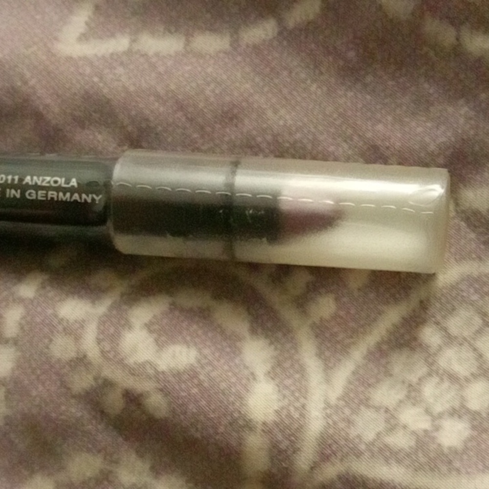 New PRESTIGE Creamy Matte Lipstick Crayon LP-17 Shade - Picture 7 of 7